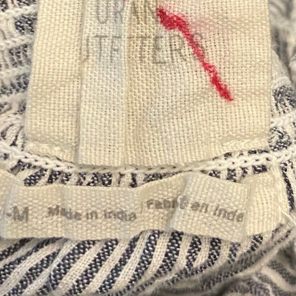 Urban Outfitters Cropped Gray & White Striped Tank Size Medium Button Straps. - Picture 7 of 11